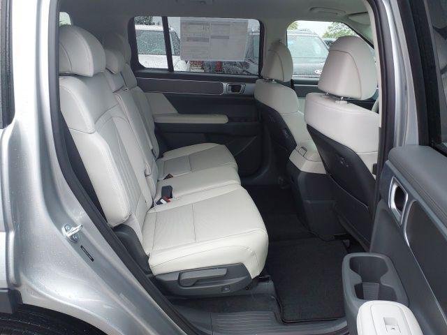 New 2026 Shimmering Silver Hyundai SEL image 12