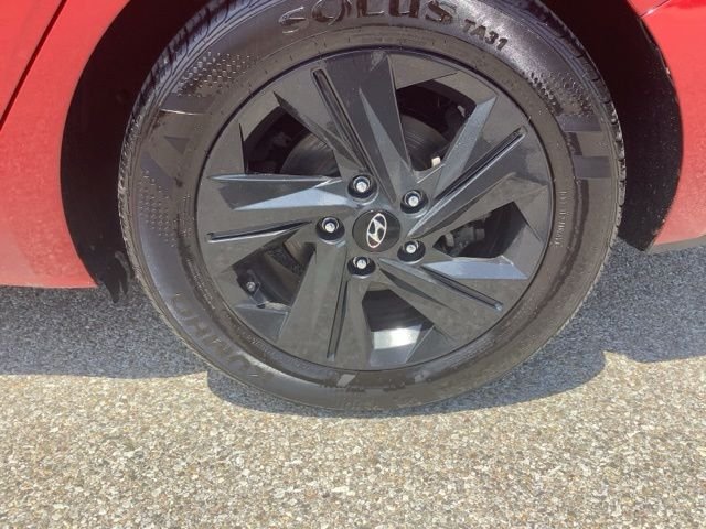Used 2023 Scarlet Red Hyundai Blue image 31