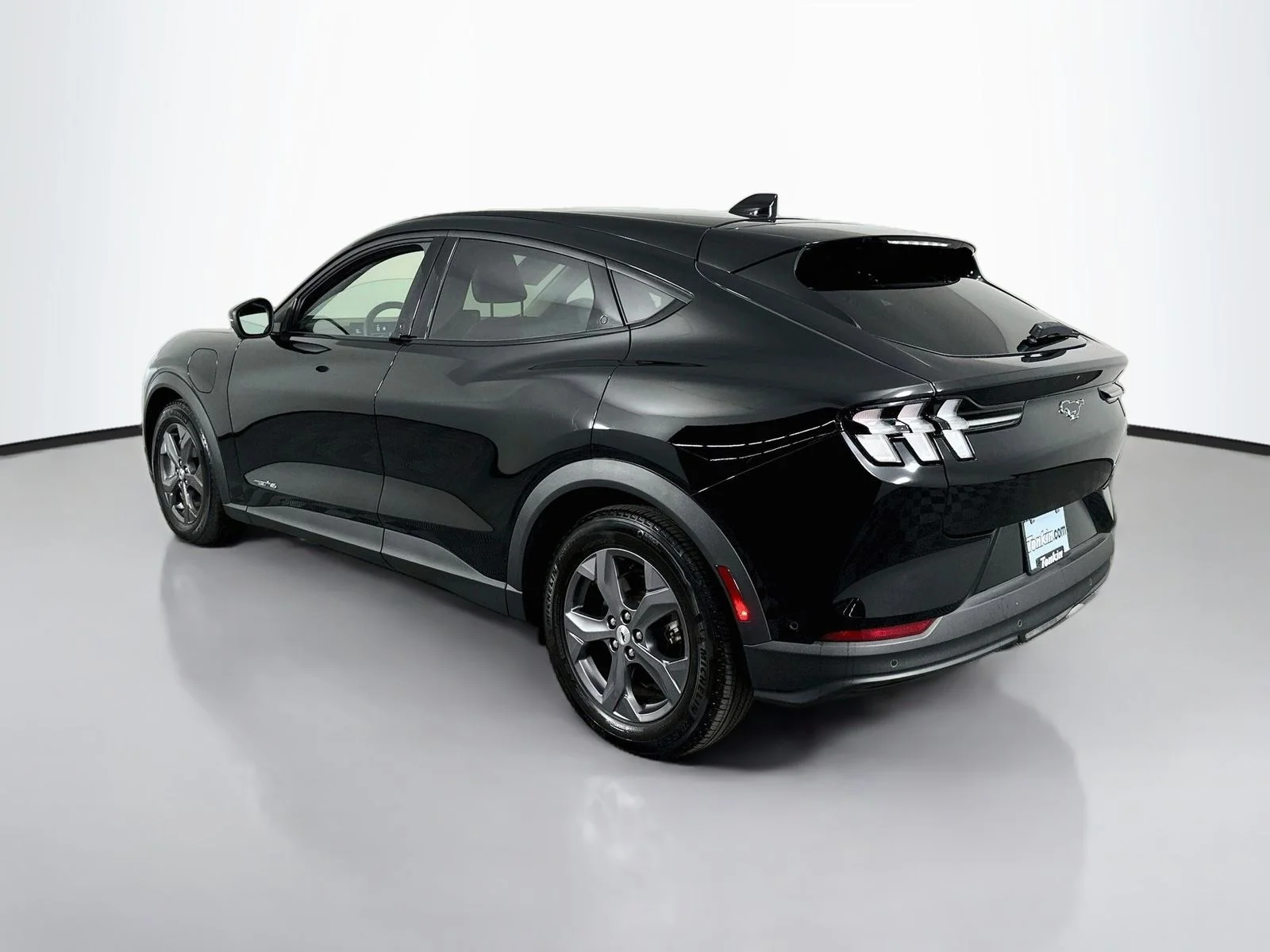 Used 2023 Shadow Black Ford Select image 5