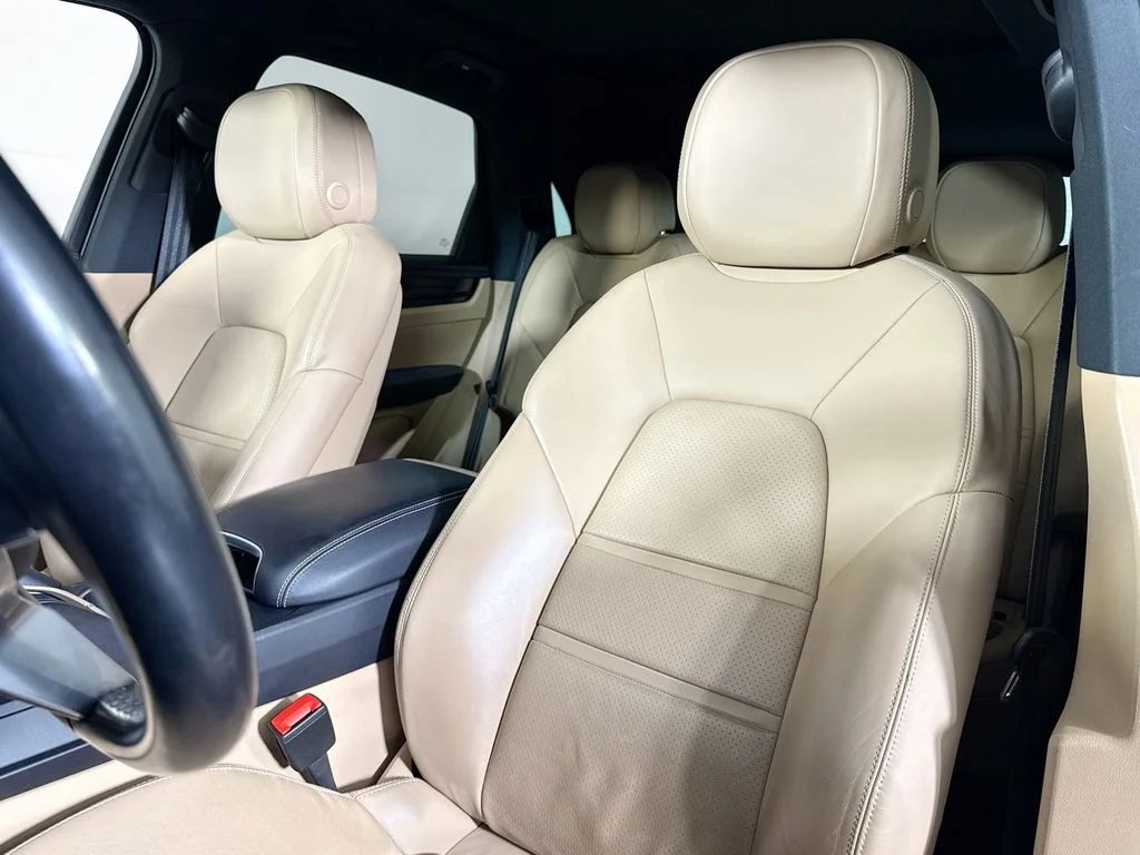Used 2023 Moonlight Blue Metallic Porsche  image 5