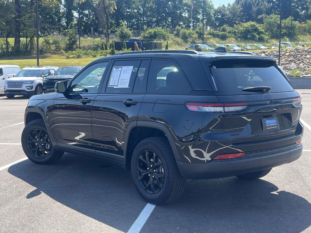 Used 2025 Black Jeep Altitude image 5