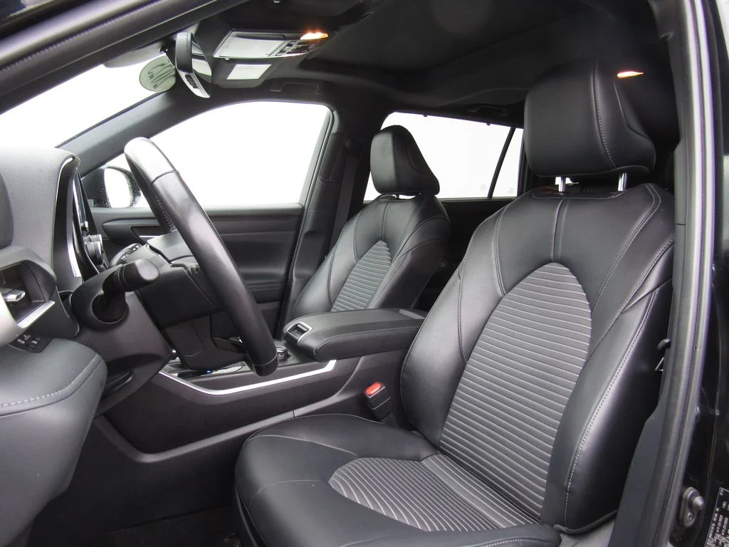 2025 Toyota Highlander XSE - Photo 10