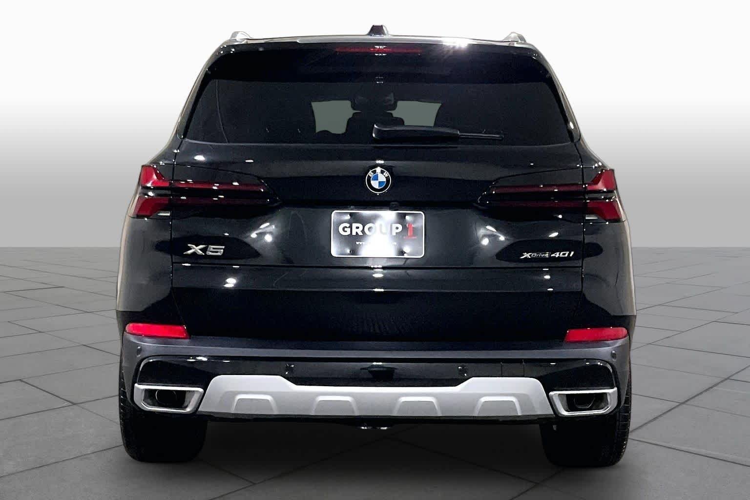 Used 2026 Black Sapphire Metallic BMW xDrive40i image 4