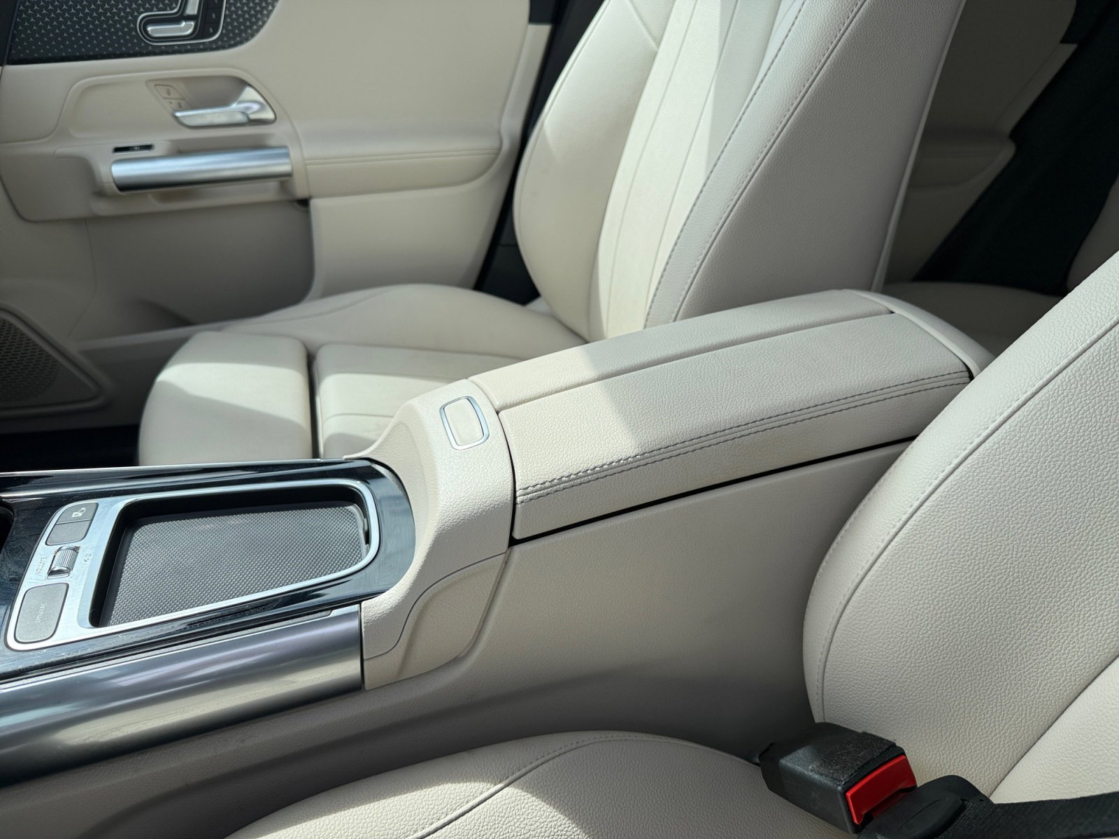 Used 2025 Mountain Gray Metallic Mercedes-Benz GLA 250 image 14