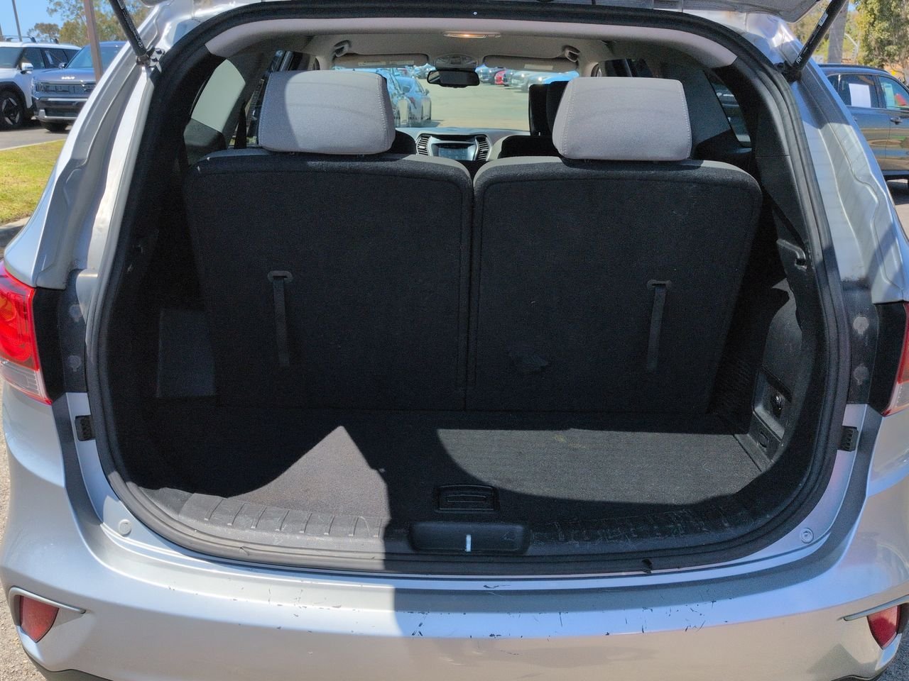 Used 2018 Gray Hyundai SE image 28