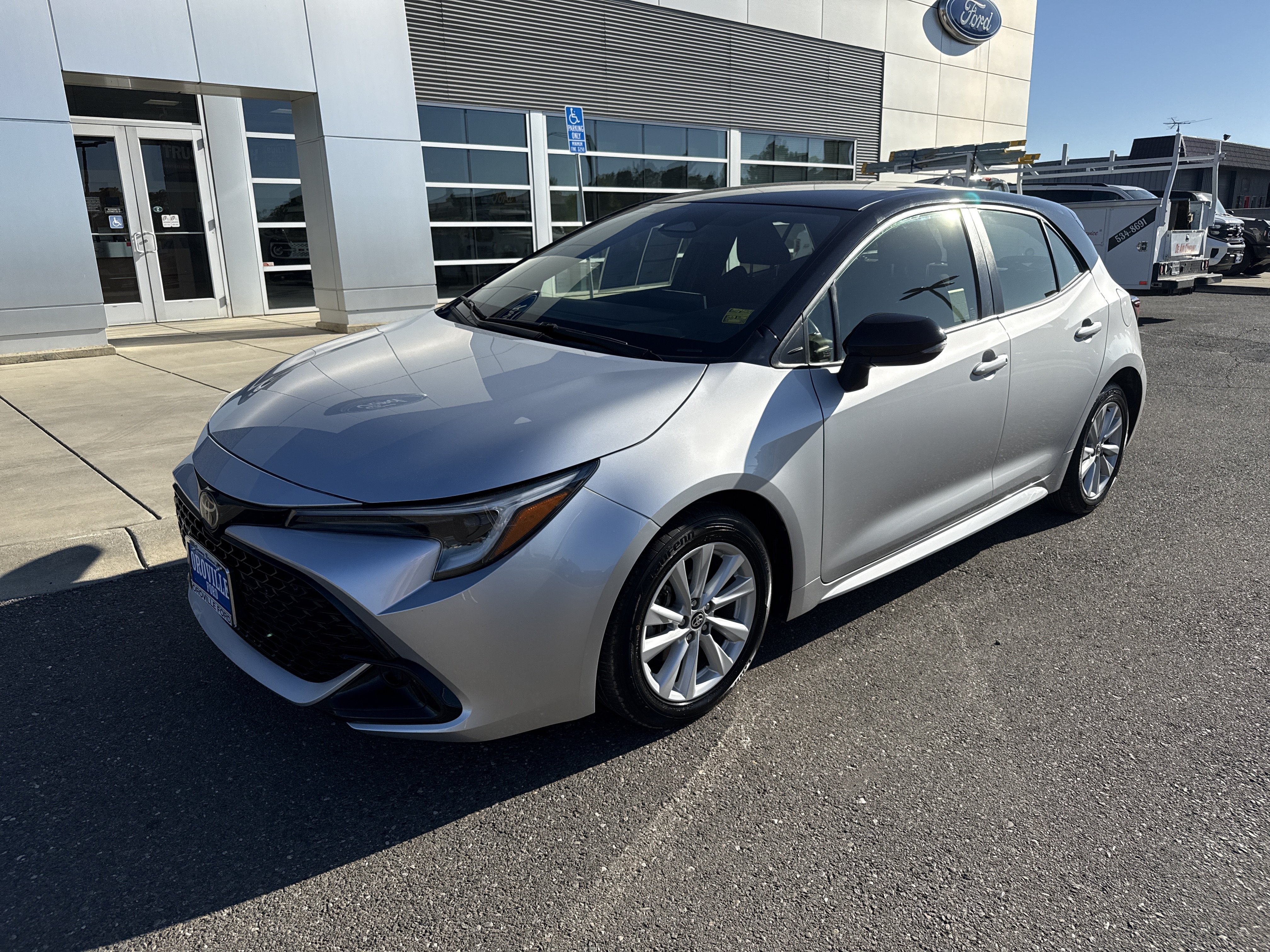 Certified Used 2023 Classic Silver / Midnight Black Metallic Toyota SE image 1