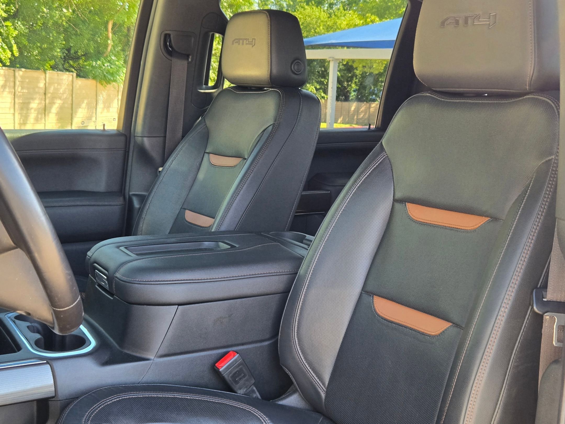 Used 2022 Summit White GMC AT4 image 13
