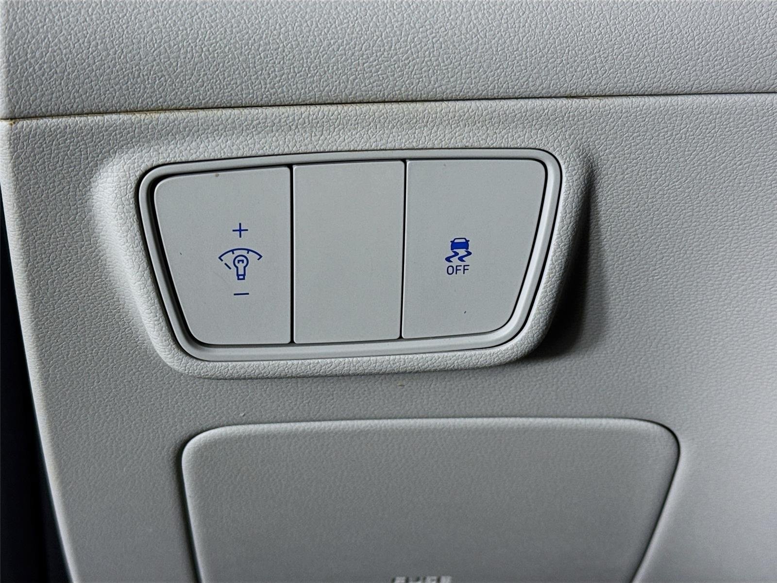 Used 2024 White Pearl Hyundai SE image 10