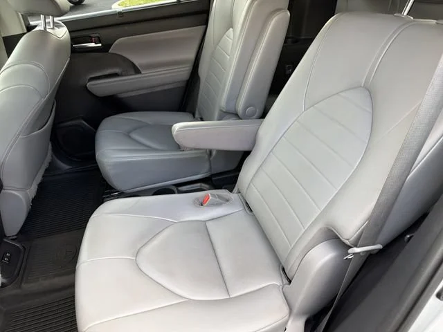 Used 2021 Silver Toyota XLE image 18