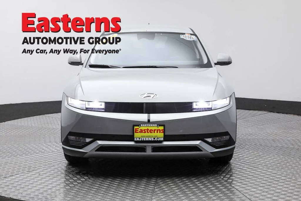Used 2024 Gray Hyundai SEL image 2