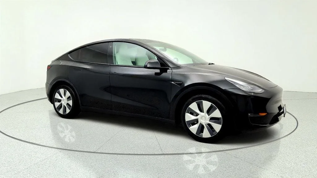 Used 2021 Solid Black Tesla Long Range AWD w/ White/Black 7-Seat Interior image 3