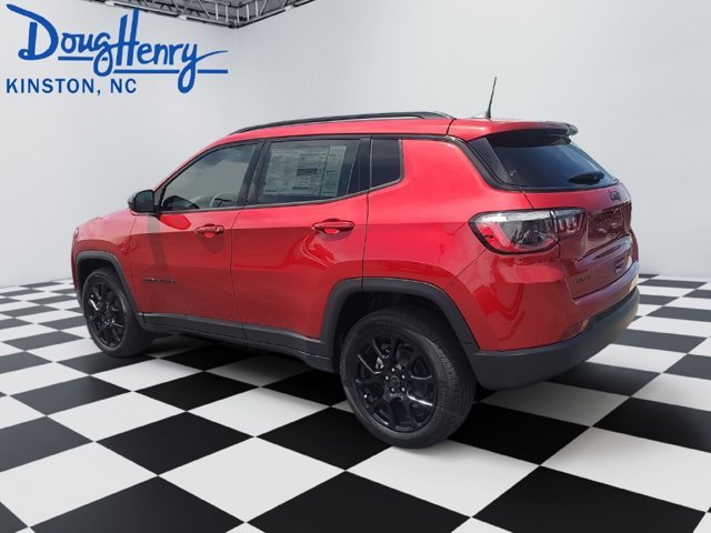 New 2026 Red Hot Pearl-Coat Exterior Paint Jeep Latitude Altitude image 3