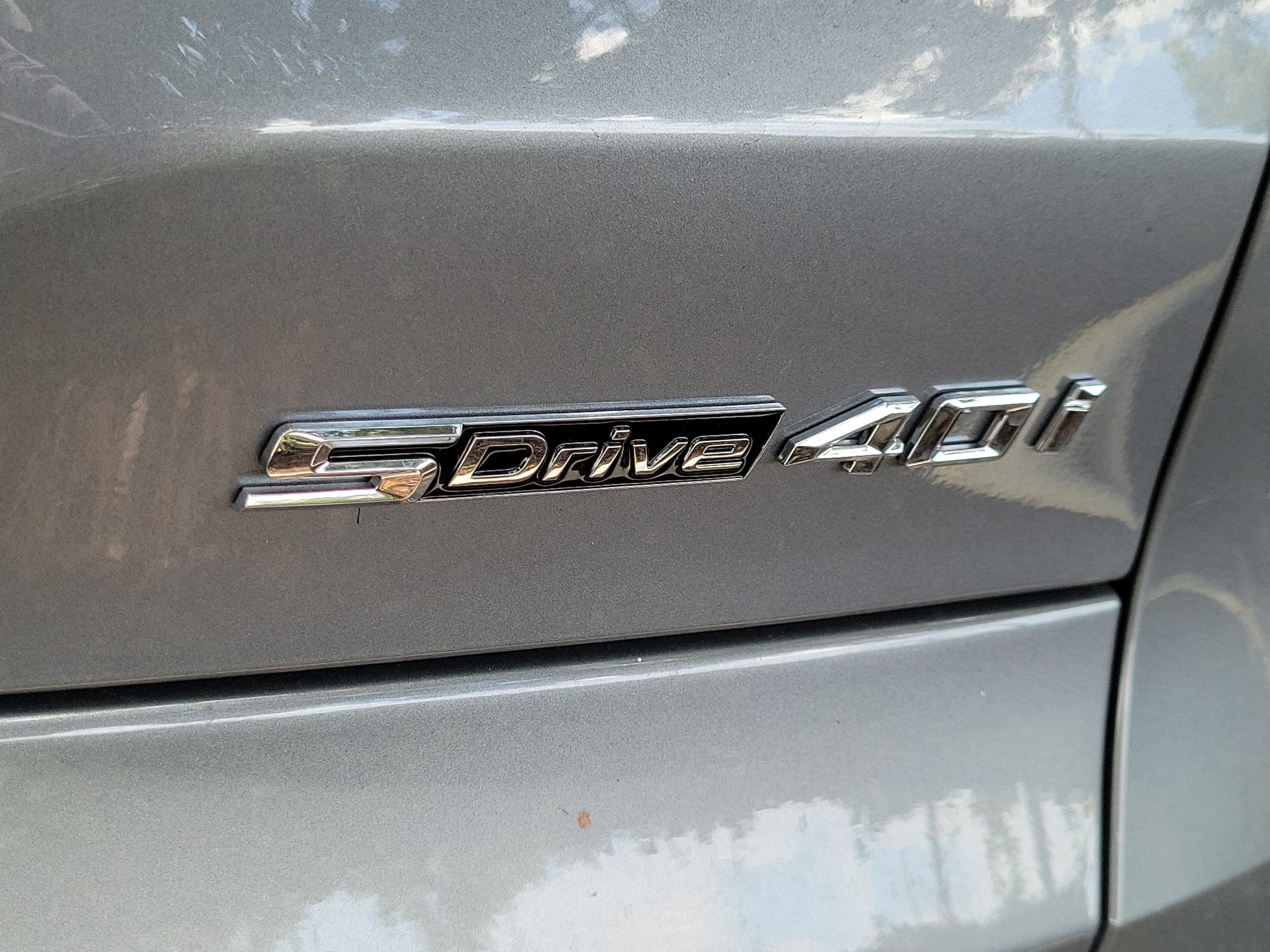 New 2026 Skyscraper Grey Metallic BMW sDrive40i image 5