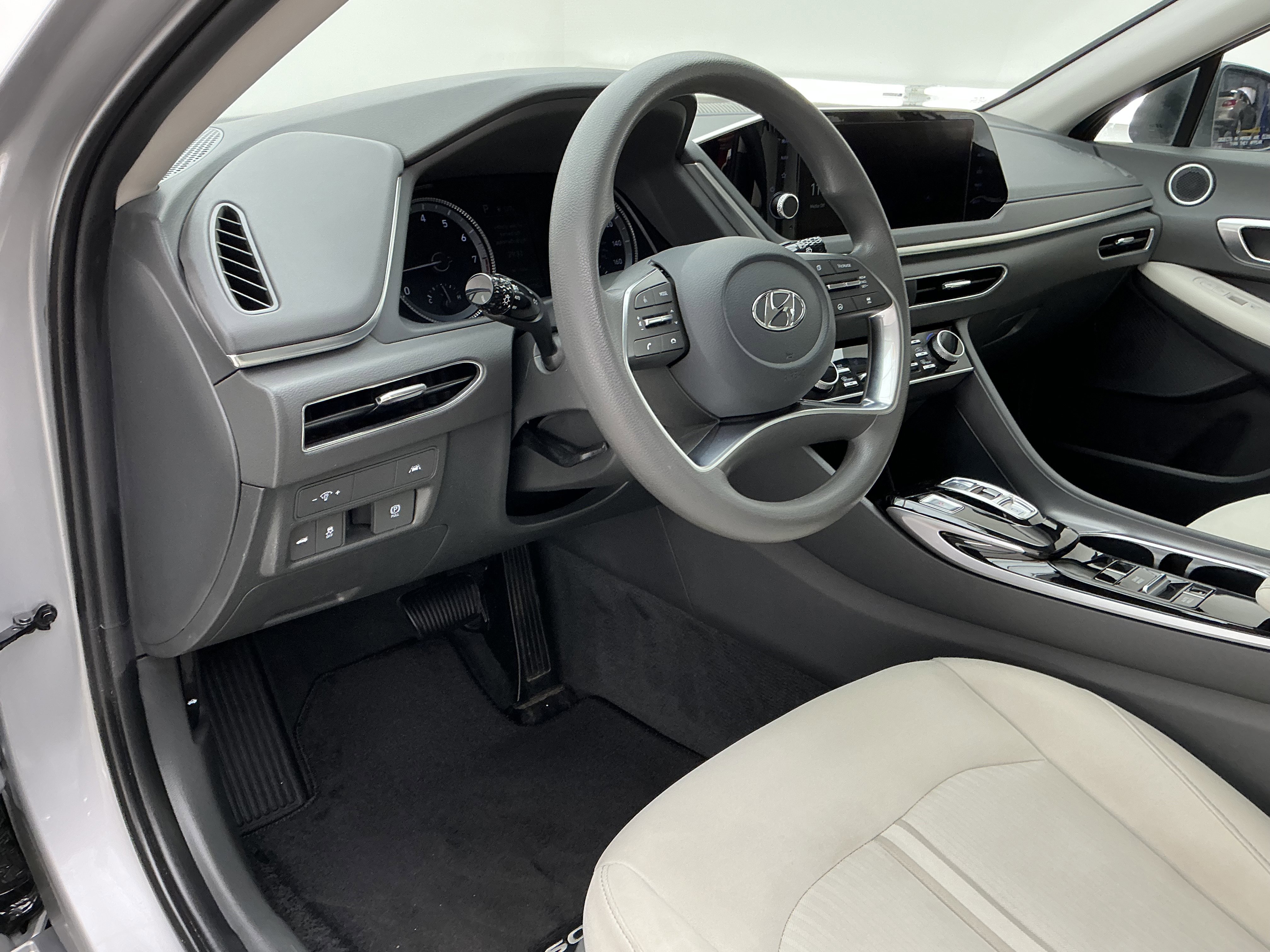 Used 2023 Curated Silver Hyundai SEL image 16