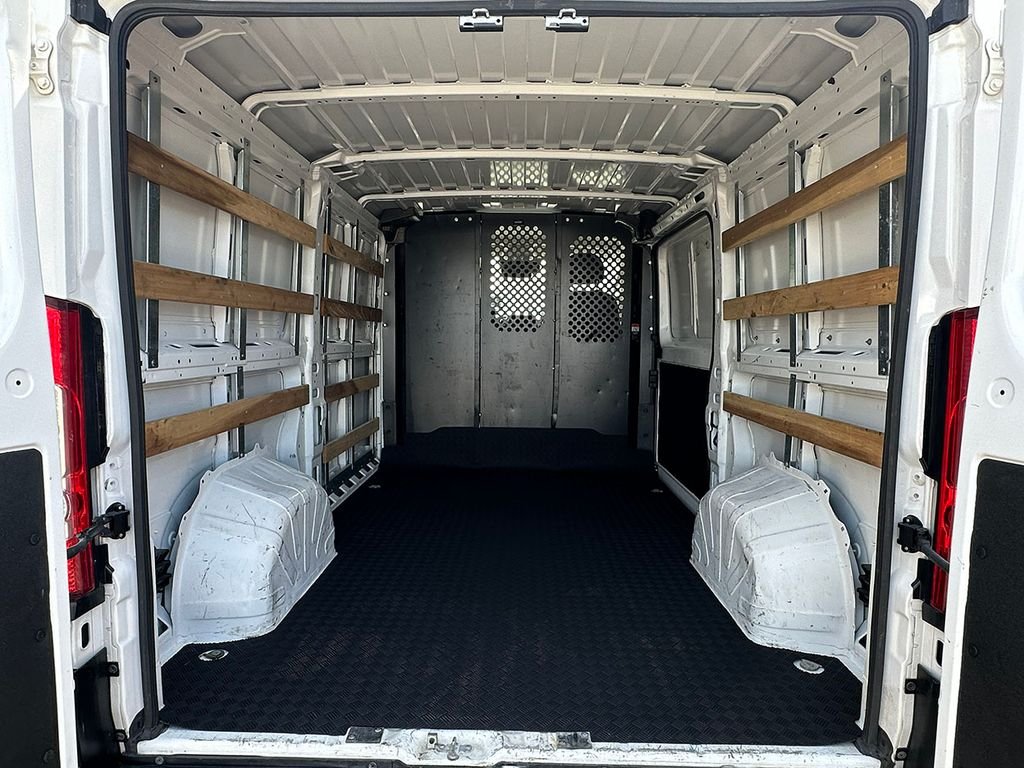 Used 2025 White Ram Base image 5