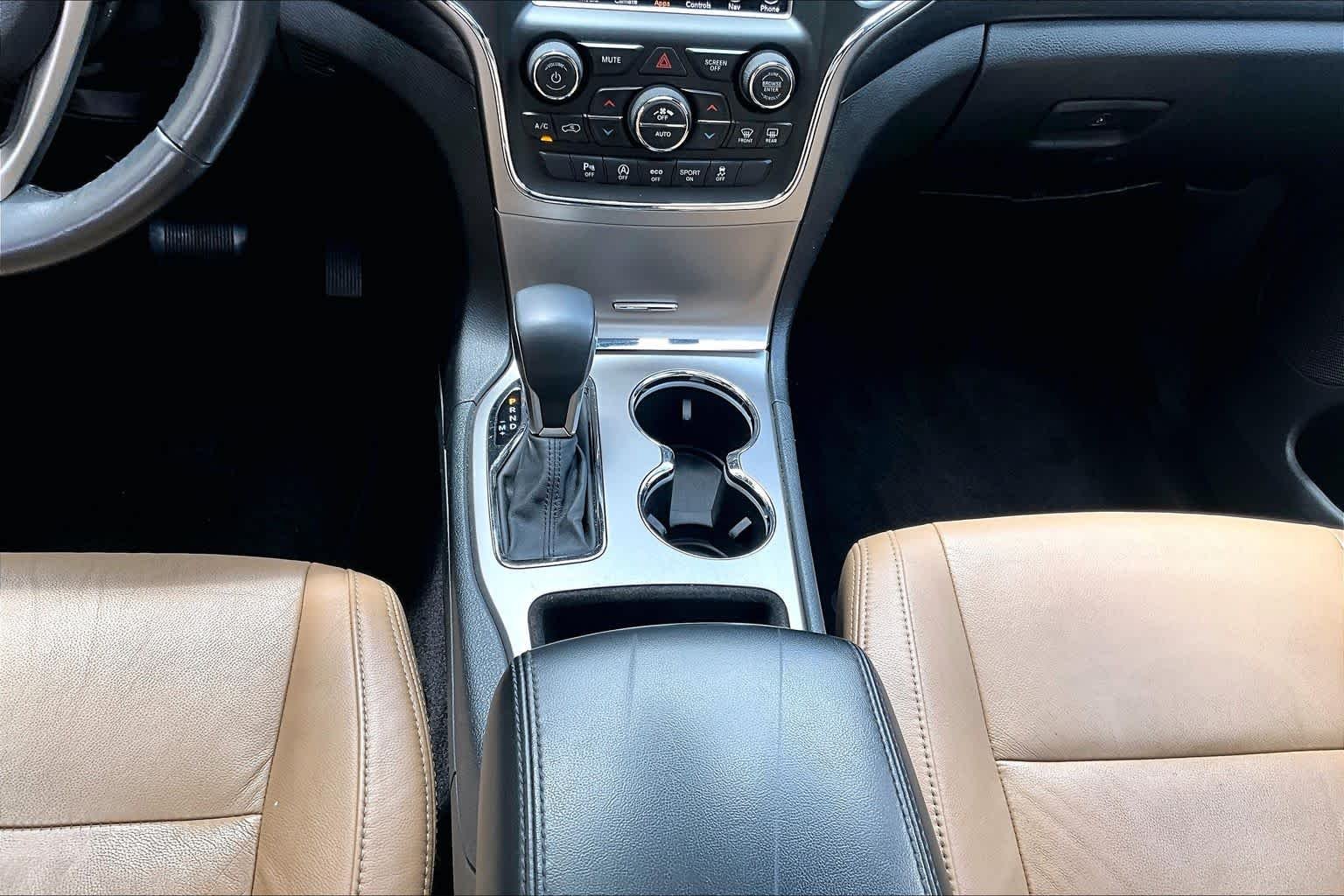 Used 2018 Diamond Black Crystal Pearlcoat Jeep Altitude image 17