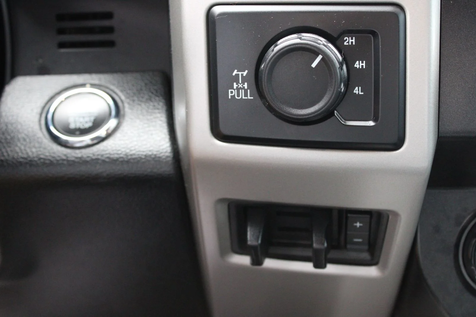Used 2019 Silver Ford Lariat image 22