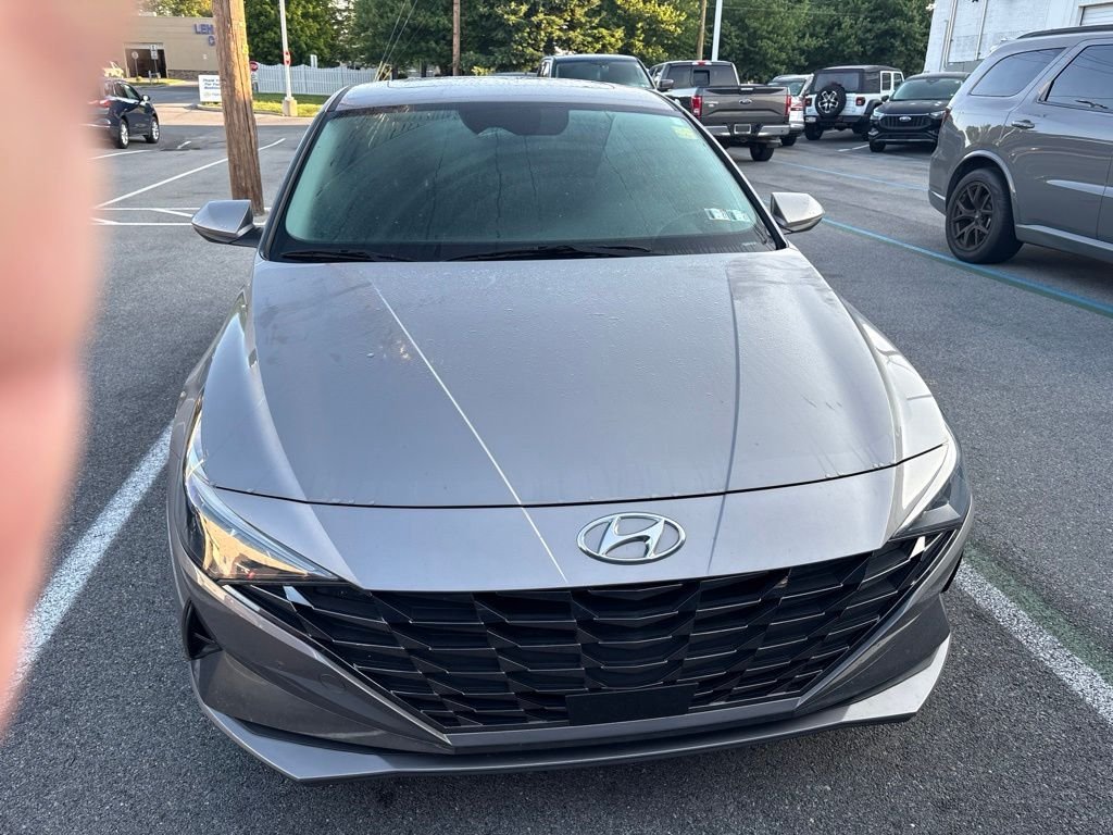 Used 2022 Gray Hyundai SEL image 2