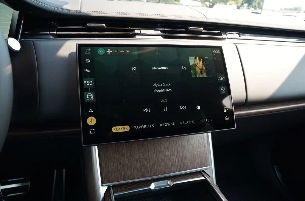 New 2026 Fuji White Land Rover SE image 22
