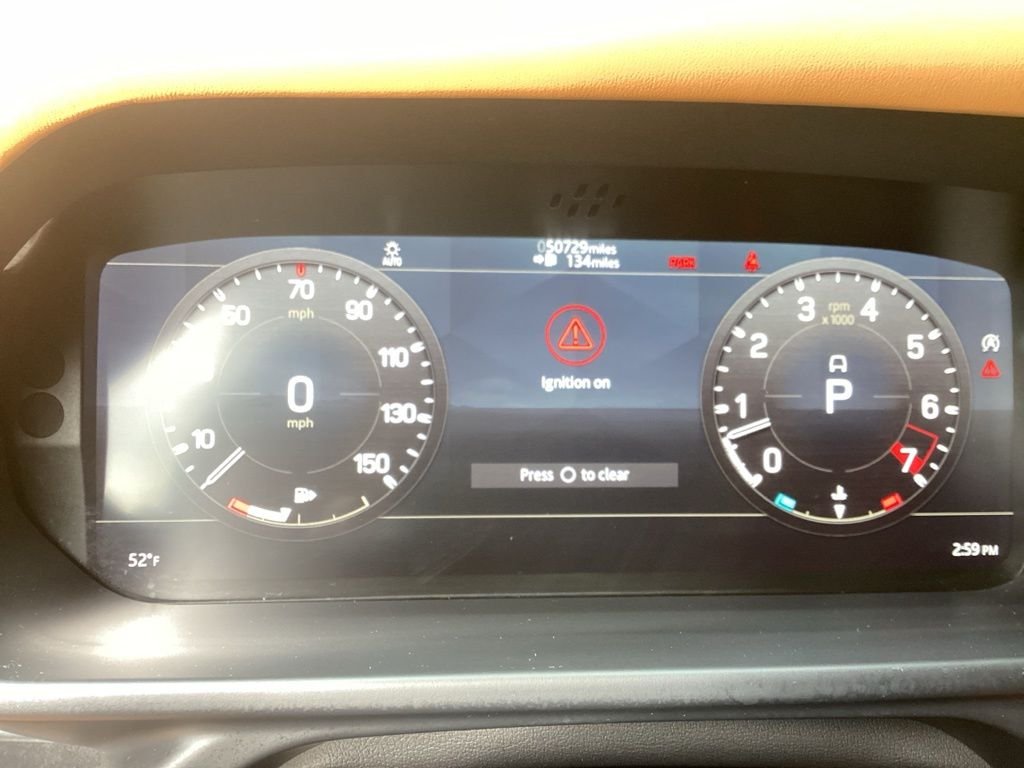 Used 2022  Land Rover X image 15