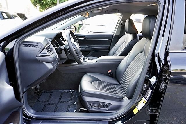 Used 2023  Toyota SE image 12