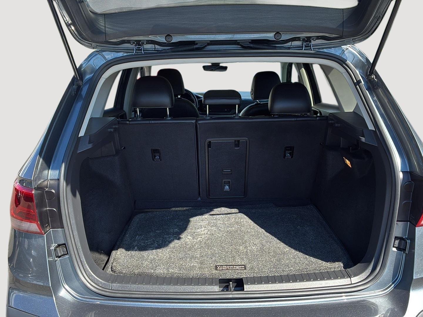 Used 2022 Platinum Gray Metallic Volkswagen SEL image 21
