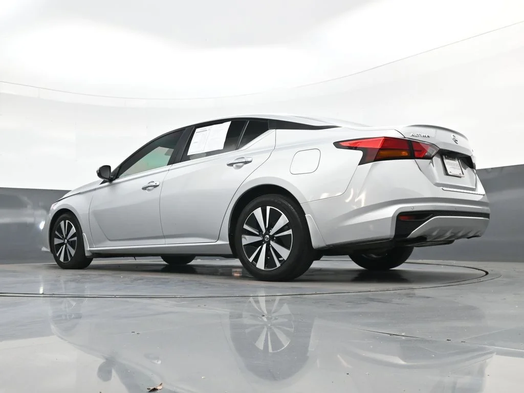 Used 2022 Silver Nissan 2.5 SV image 42