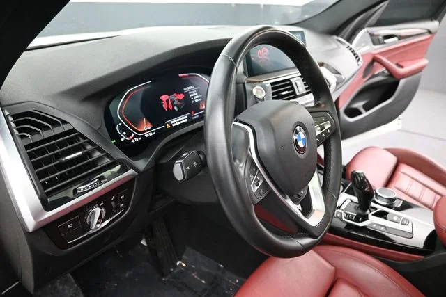 Used 2021 White BMW xDrive30i image 17