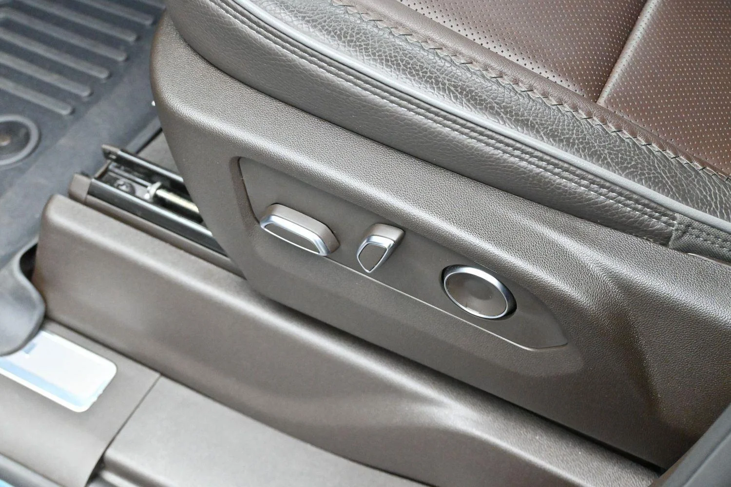 Used 2024 Downpour Metallic GMC Denali image 14
