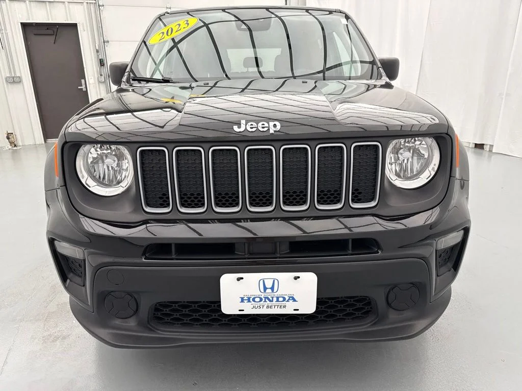 Used 2023 Black Jeep Latitude image 2