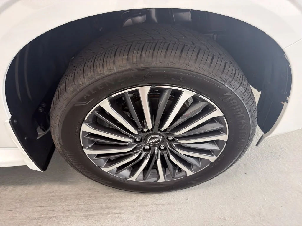 New 2026 Everest White TriCoat / Super Black Two-tone Nissan Platinum Reserve image 4