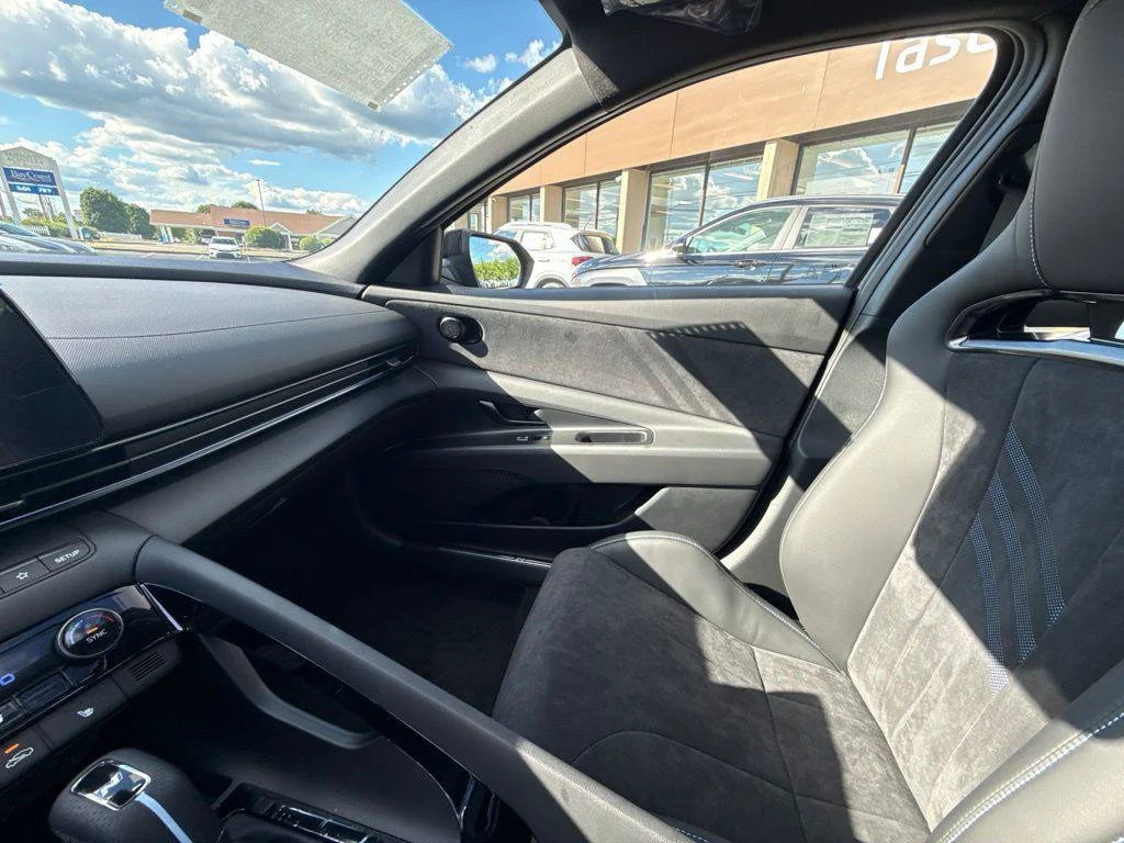 New 2026 Black Hyundai Base image 23