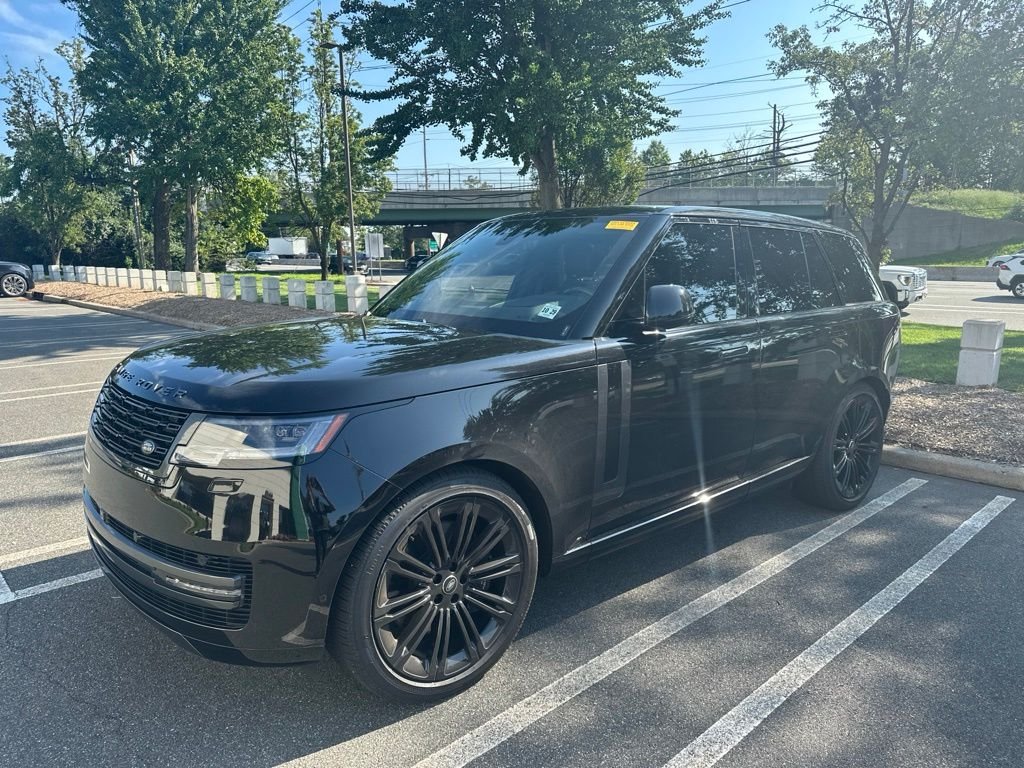 Used 2025 Santorini Black Metallic Land Rover SE image 1