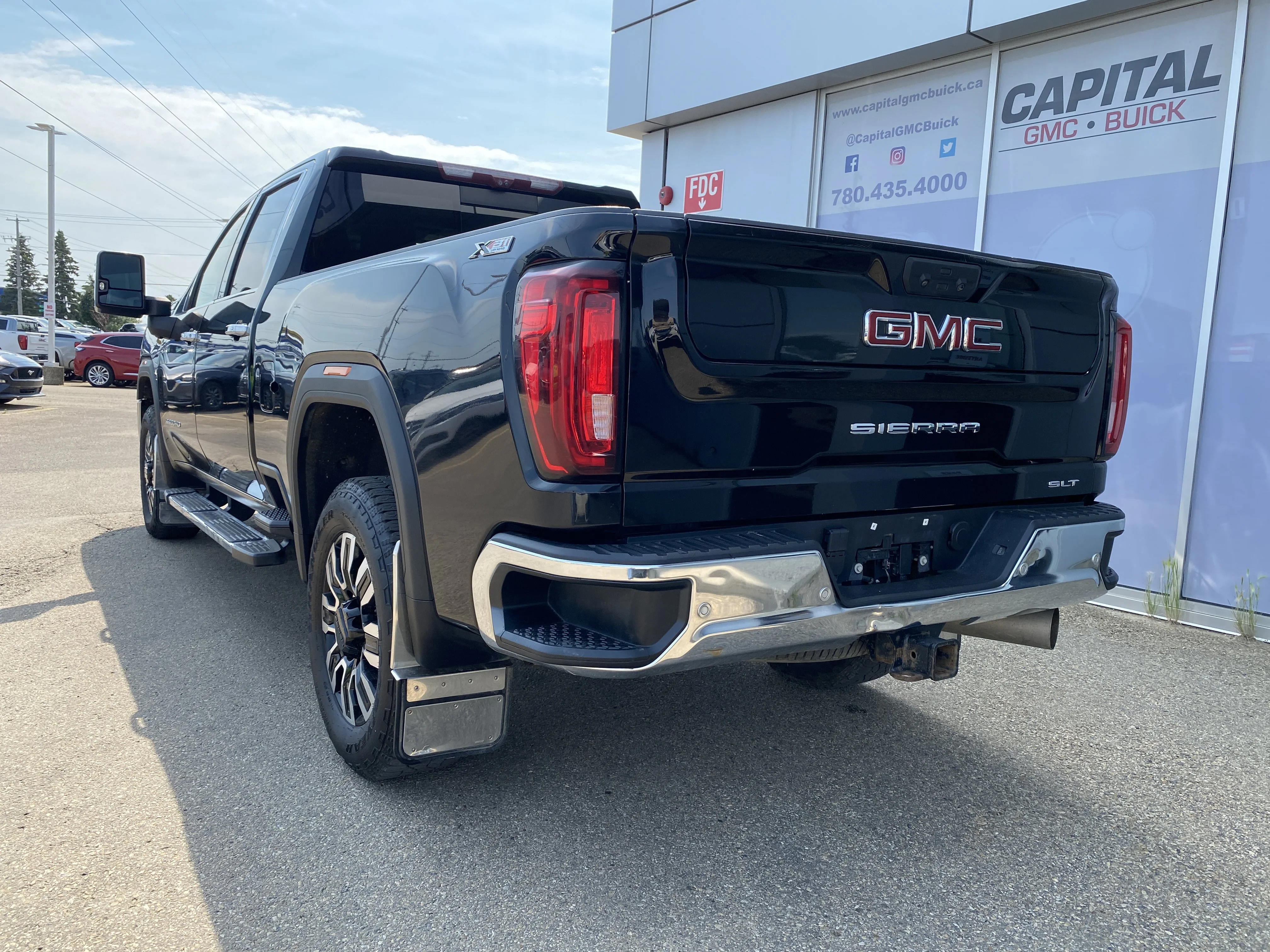 Used 2020 Black GMC Crew Cab SLT image 3