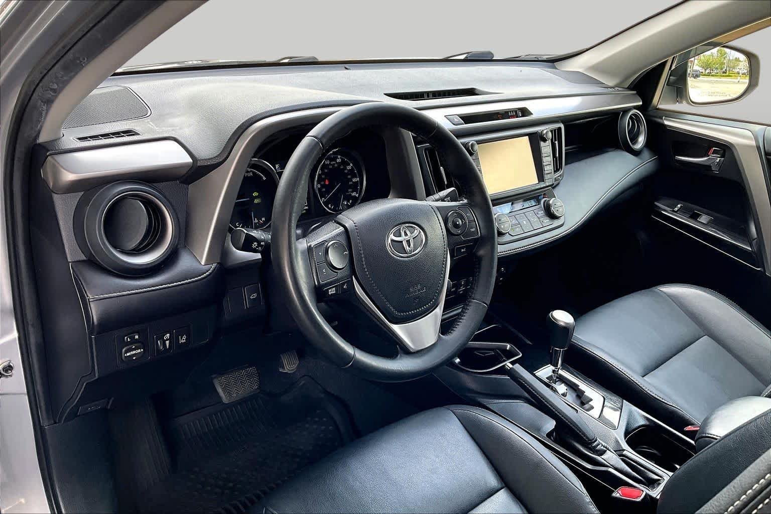 Used 2017 Silver Sky Metallic Toyota Limited image 18
