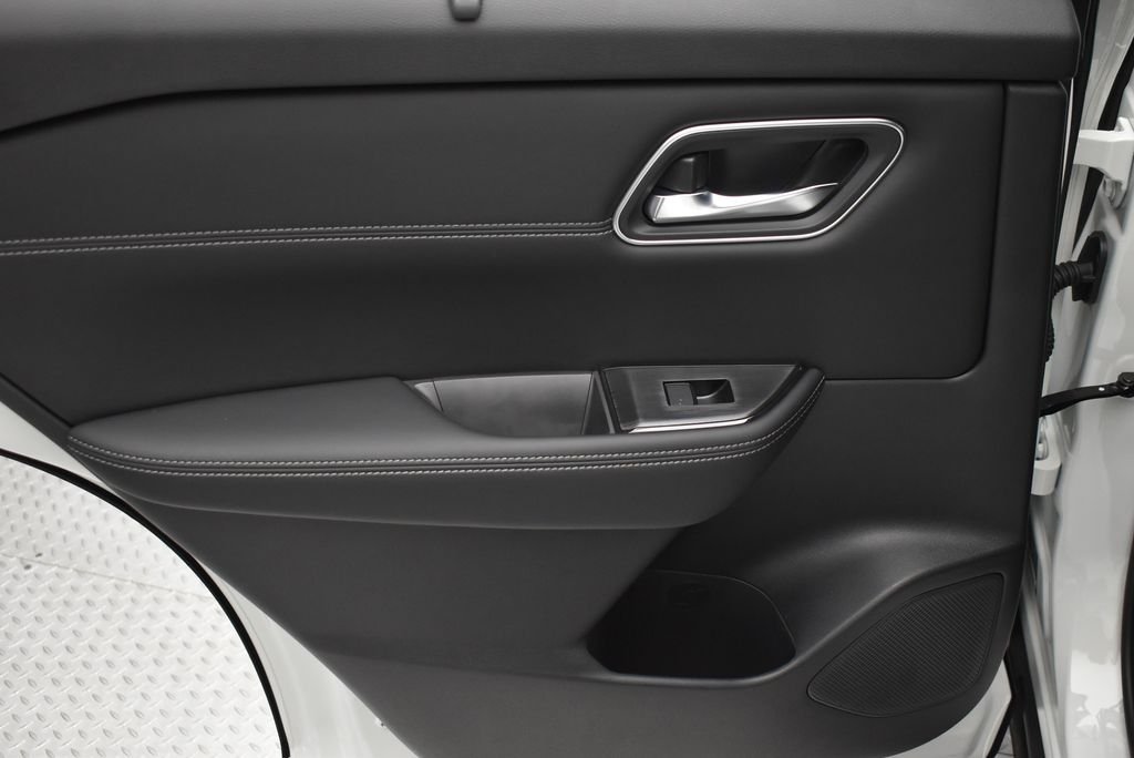 New 2026 Everest White Pearl TriCoat / Super Black Two-tone Nissan Platinum image 35