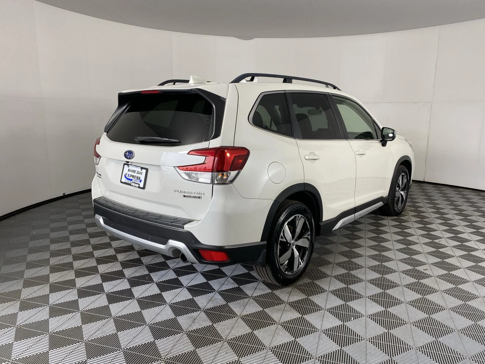 Used 2020 Crystal White Pearl Subaru Touring image 9