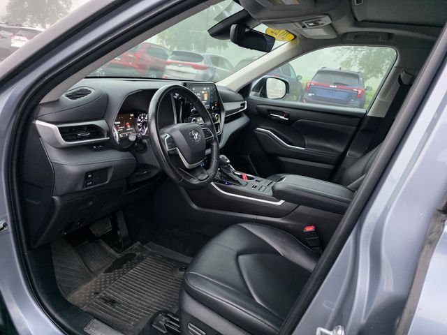 Used 2022 Moon Dust Toyota XLE image 15