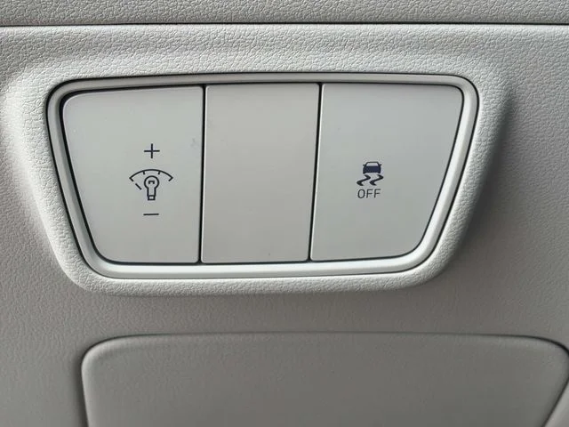 Used 2022 Gray Hyundai SEL image 19