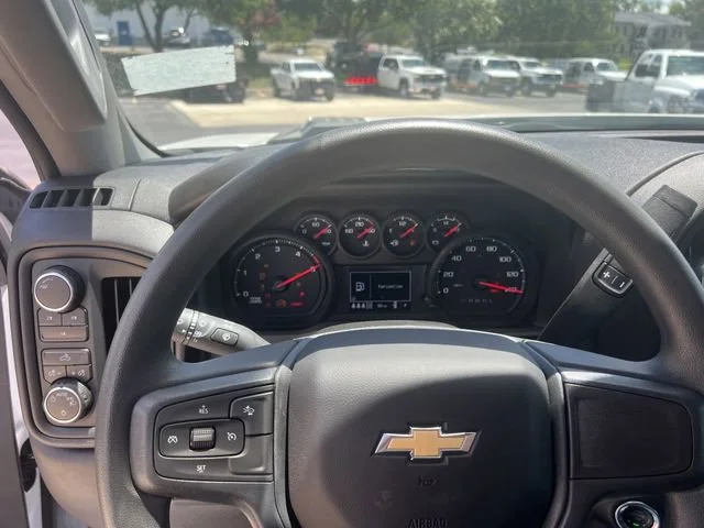 New 2025 Summit White Chevrolet Work Truck image 34
