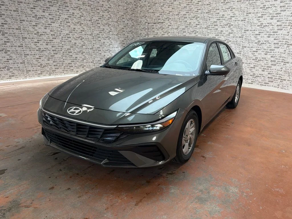 New 2026 Amazon Gray Hyundai SE image 3