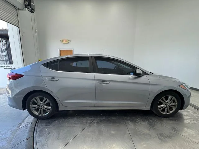Used 2017 Shale Gray Metallic Hyundai SE image 16