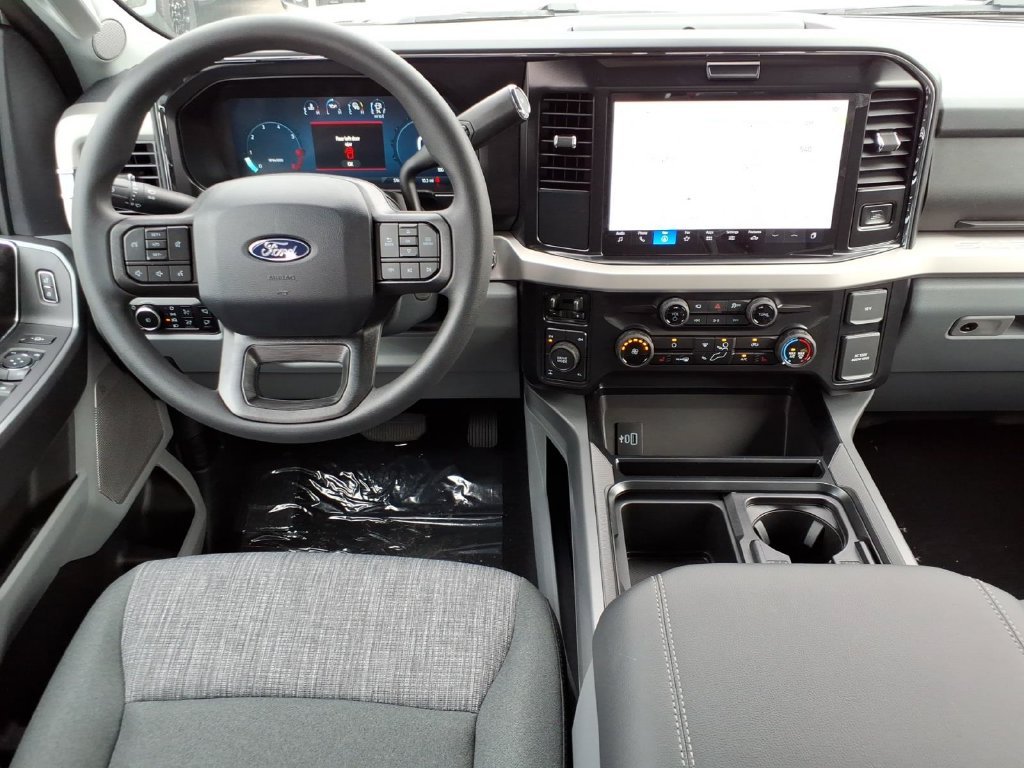 New 2027 Oxford White Ford F-250® XLT image 13
