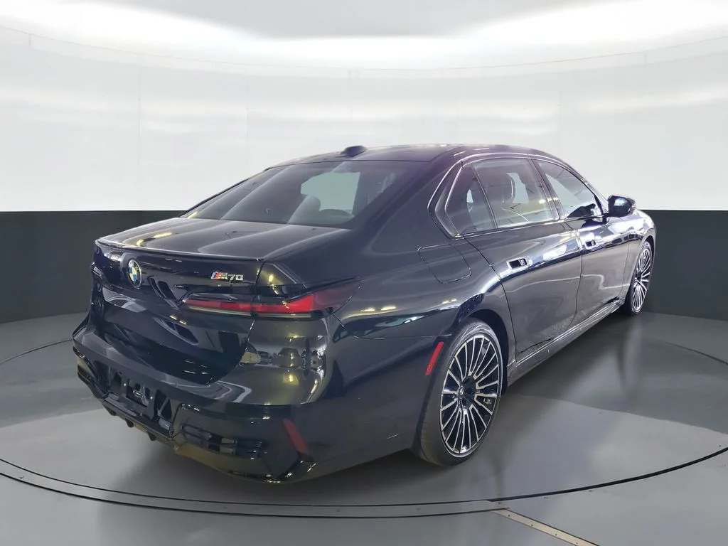 New 2026 Black BMW M70 image 3