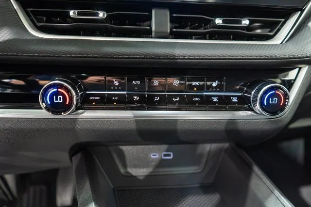 2027 Chevrolet Equinox LT - Photo 24