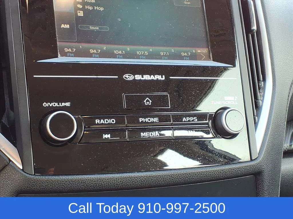 Used 2023 White Subaru  image 17