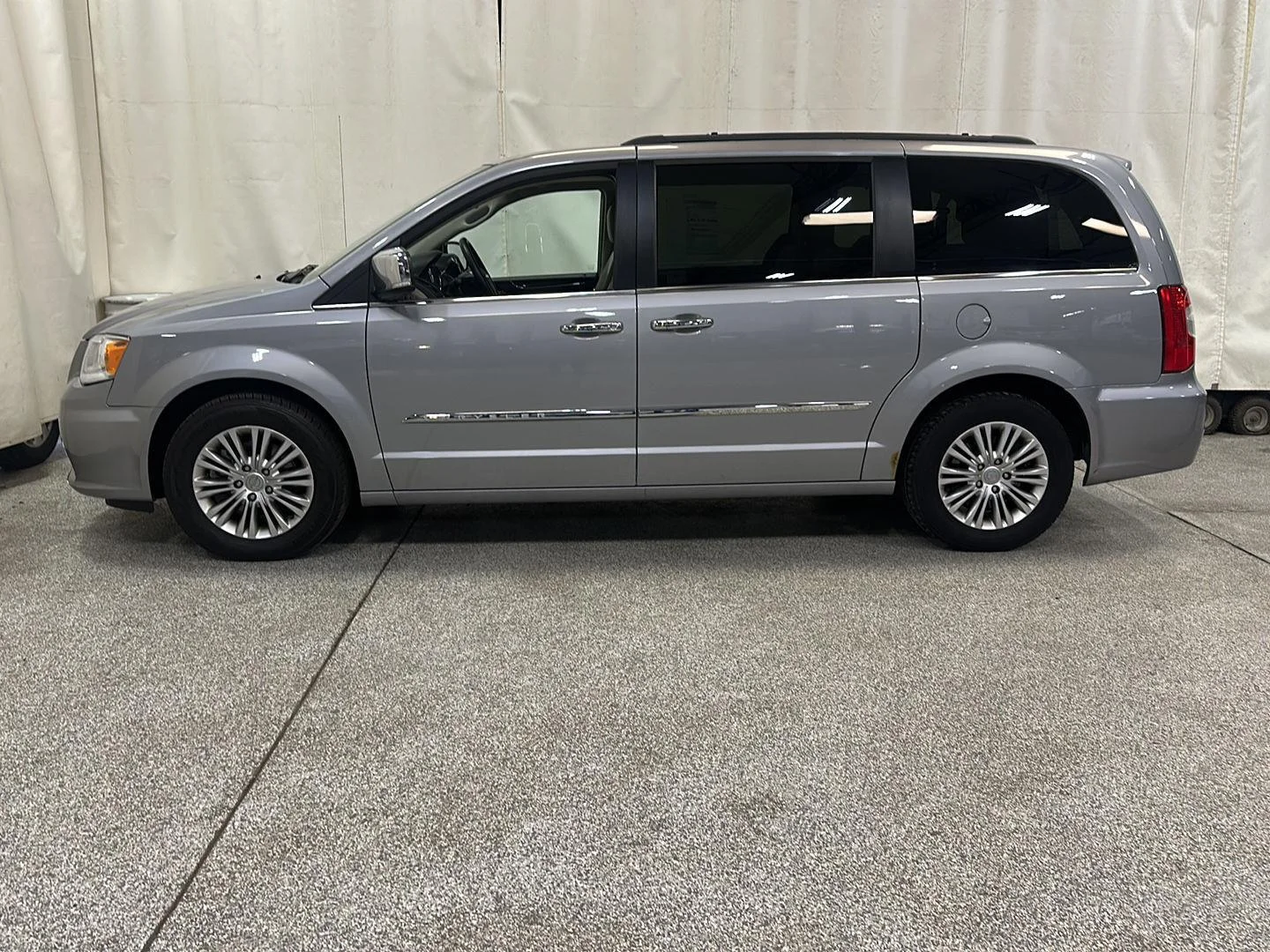 Used 2015 Chrysler Town & Country Touring-L with VIN 2C4RC1CGXFR699455 for sale in Waconia, Minnesota