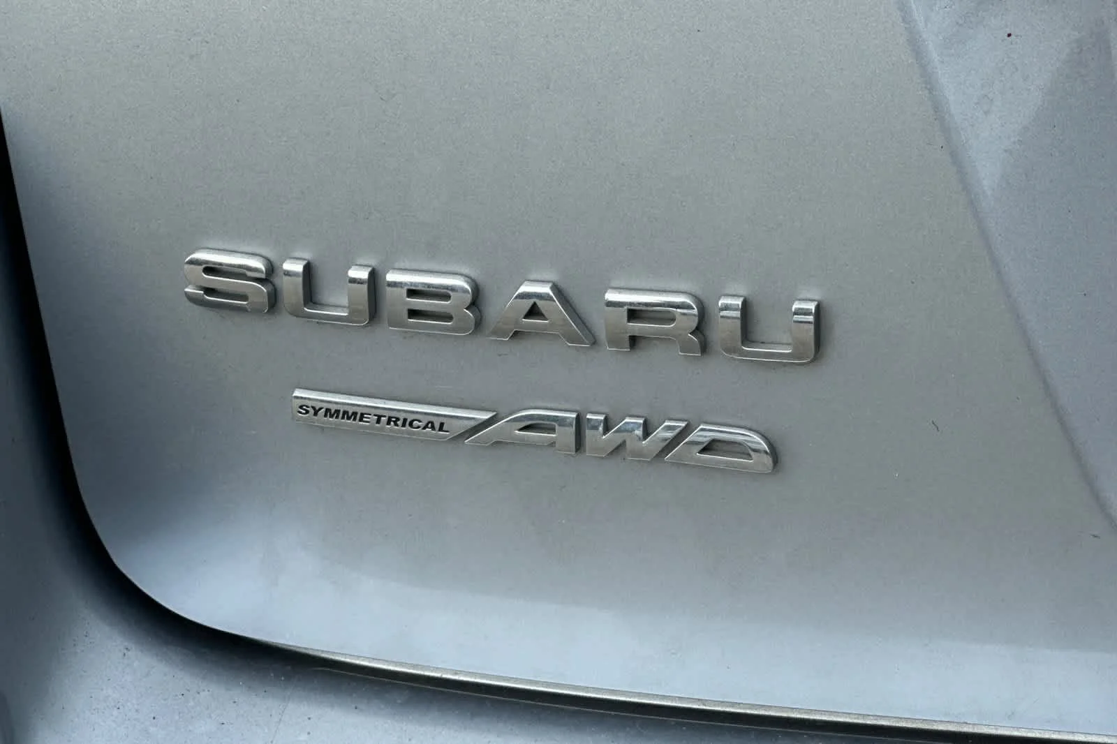 Used 2023 Ice Silver Metallic Subaru Premium image 7
