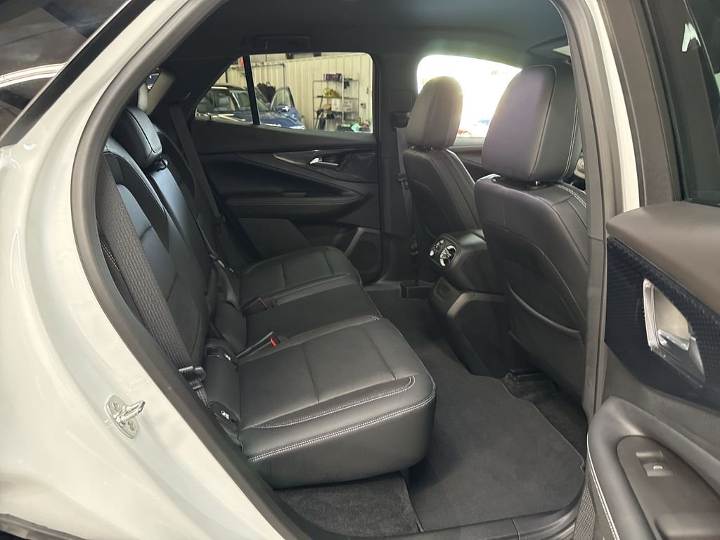 Used 2024 Summit White Chevrolet LT image 17