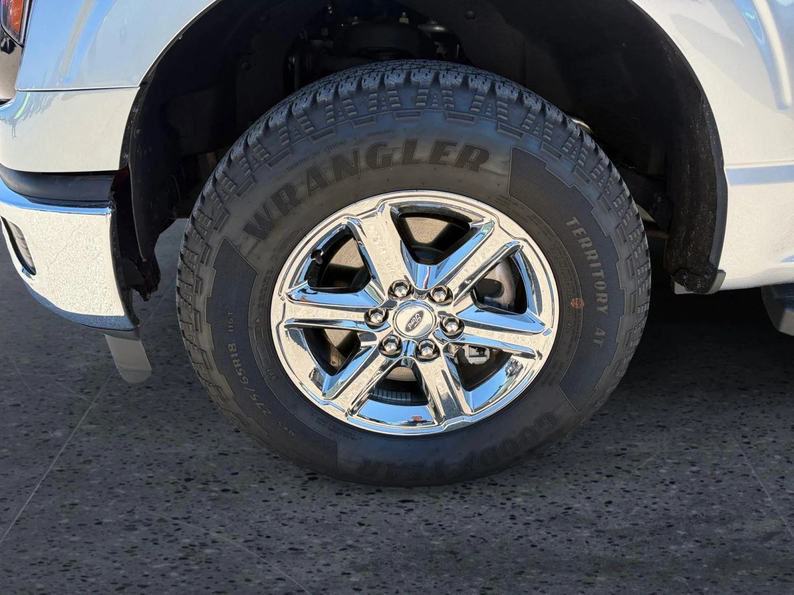 Used 2025 Gray Ford XLT image 9